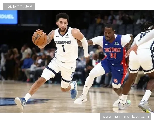 灰熊小皮蓬伤愈复出迎来赛季首秀，父亲斯科蒂-皮蓬现身场边观众席观看儿子比赛展现父子情深