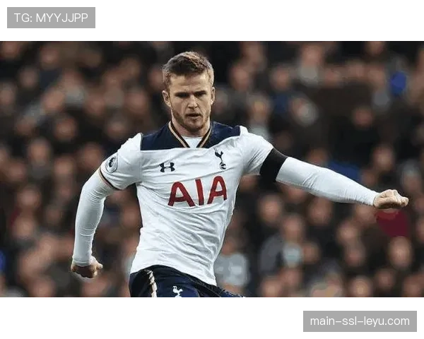 里昂年轻边锋加练传中，期望在角球主罚顺位竞争中占据优势